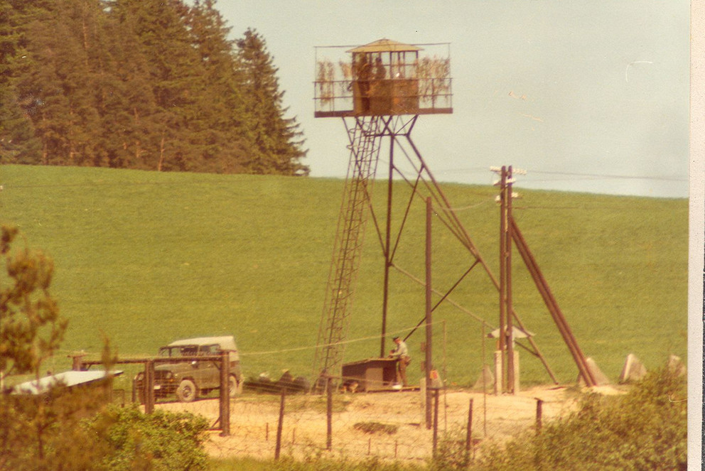 Luftbeobachtungstürme entlang der Grenze